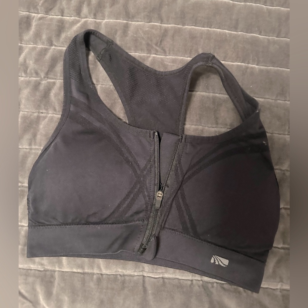 Sport bra xS/s 
Might be a A or B cup